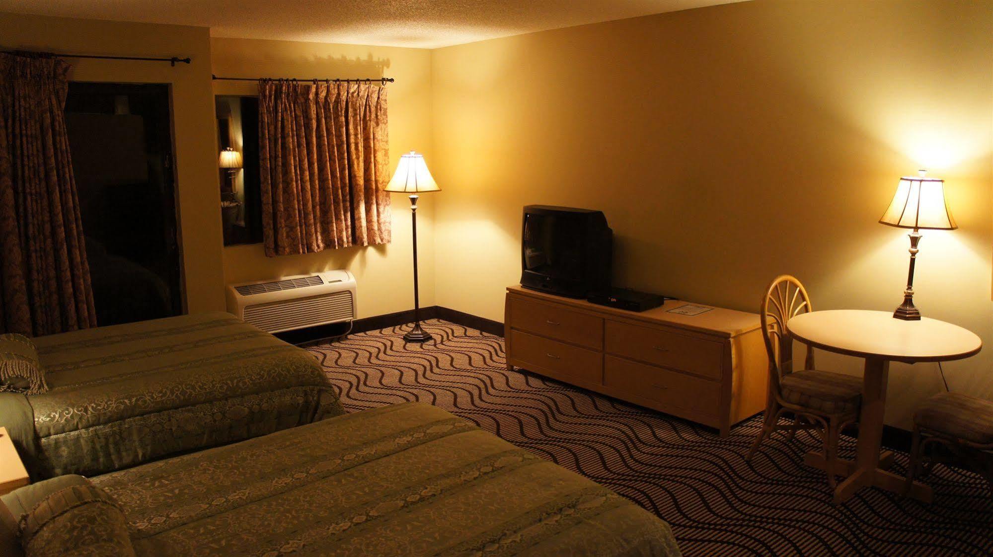 צ'סטרטון Waterbird Lakeside Inn מראה חיצוני תמונה